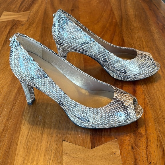 Stuart Weitzman Shoes - STUART WEITZMAN Plainfield Snake-Print Leather Peep-toe Pumps